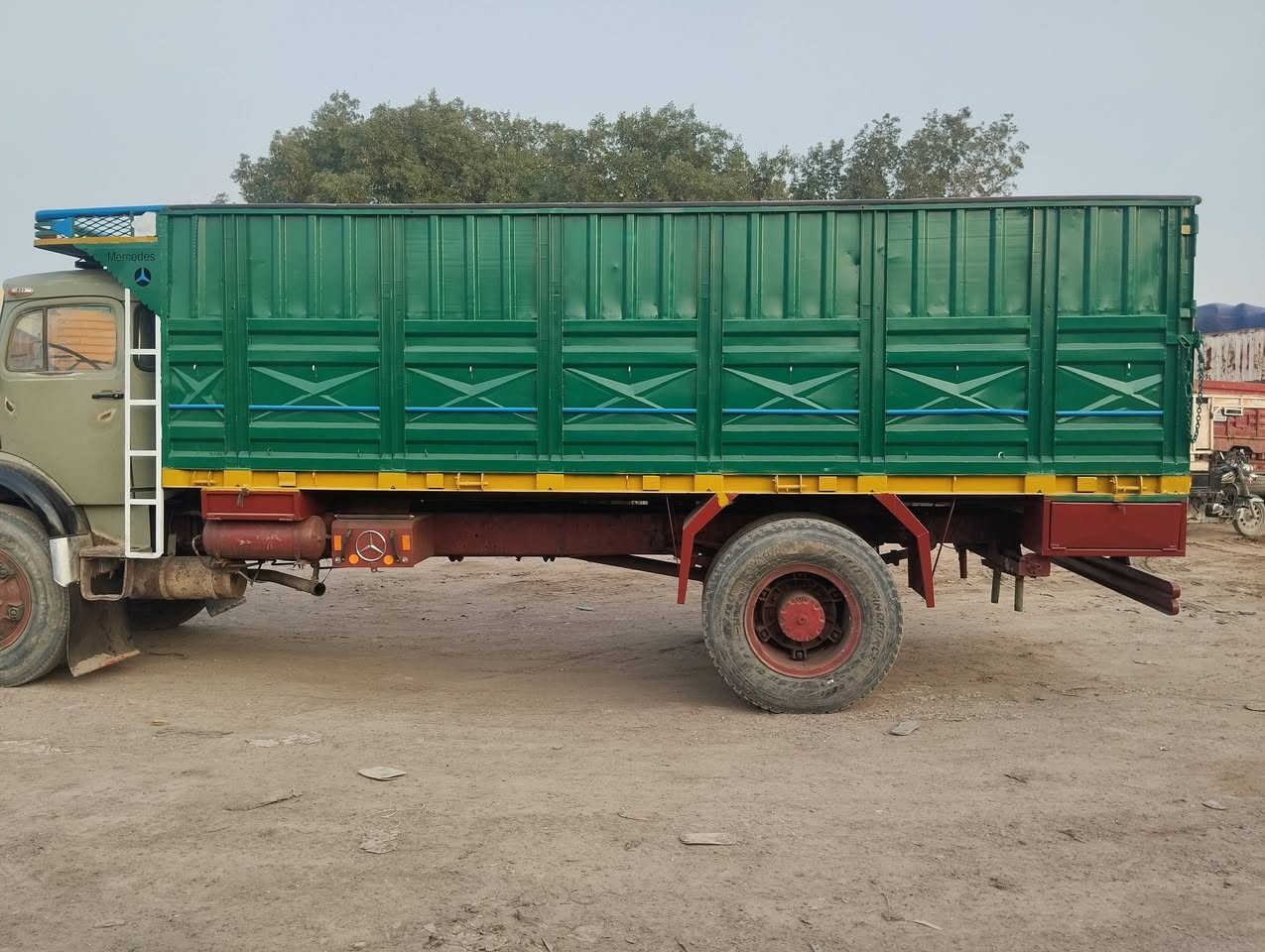 بدي اقجم للبيع جديد ابو النجمه المكان النجف للاتصال على الرقم ***********. او. ***********.
