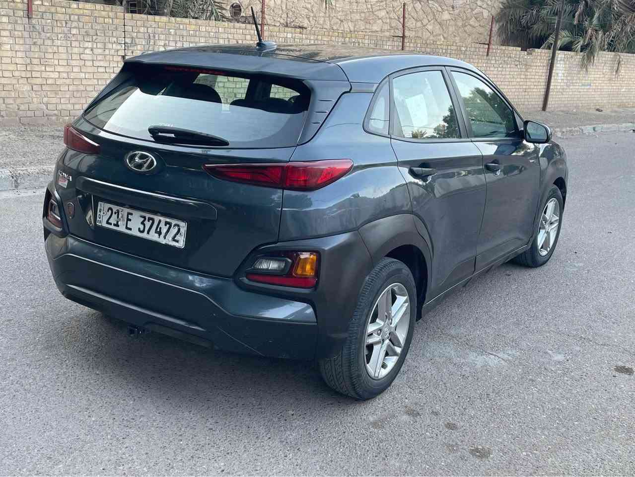 السلام عليكم 
هونداي كونا 2019 لون وصاصي غامق 
رقم سليمانيه الدولي الجديد  تحويل مباشر 

حادثها فقط خشم البنيد ونصبغ مباوك يعني قطعه وحده صبغ 

امواصفاتها :- 
شاشه كبيره 
كاميرا دواره 
مانع انزلاق ومانع انحدار 
كرووس سرعه 
3 انظمه قياده
ويل كب كبير 
تحكم ستيرن 4 جهات وباقي المواصفات الاعتياديه المعروفه 

السعر 127 ورقه

للاستفسار :- مكان السياره بغداد الصليخ *********** بغداد, العراق
