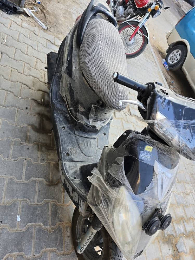 دراجة نارية من نوع سكوتر (Scooter) بيع مستعجل دراجه نضيفه  دبلات امامي وخلفي كلجات مرتبه ونضيفه زوج تاير باكستاني شرط محرك عايزه تجفيت. الدراجه ع هاي وضعيتهه شلعتهه فول ومرتبه شرط الفحص النجف, العراق


**إذا كنت صاحب هذا الإعلان وتريد حذفه لأي سبب، رجاءا أرسل رسالة إلى الدعم الفني**