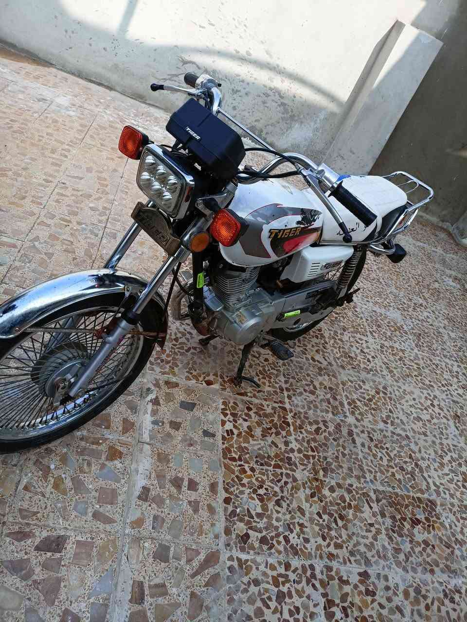 تيكر 2020شرط ما مفتوح منفيس موجود ويرمنيه كله شغاله  شرط شلعه ومعدل مطور كدام العين السعر 490بي مجال لطيبين ***********
