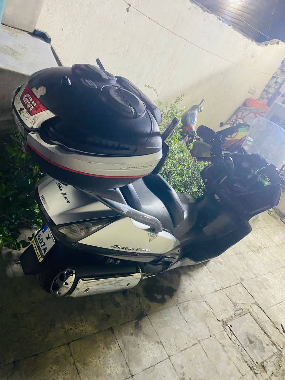 اسلام عليكم دراجه سلفر ونج بقلاوه ٦٠٠ اوفر مود دشبول نفخ ماسده كرستال جنطه مصدات هوه جفوف لايت زنون عالي تدفئه يدات زوج تايرات جدد 
دراجه فول السعر ٢٢ ورقه 
***********
