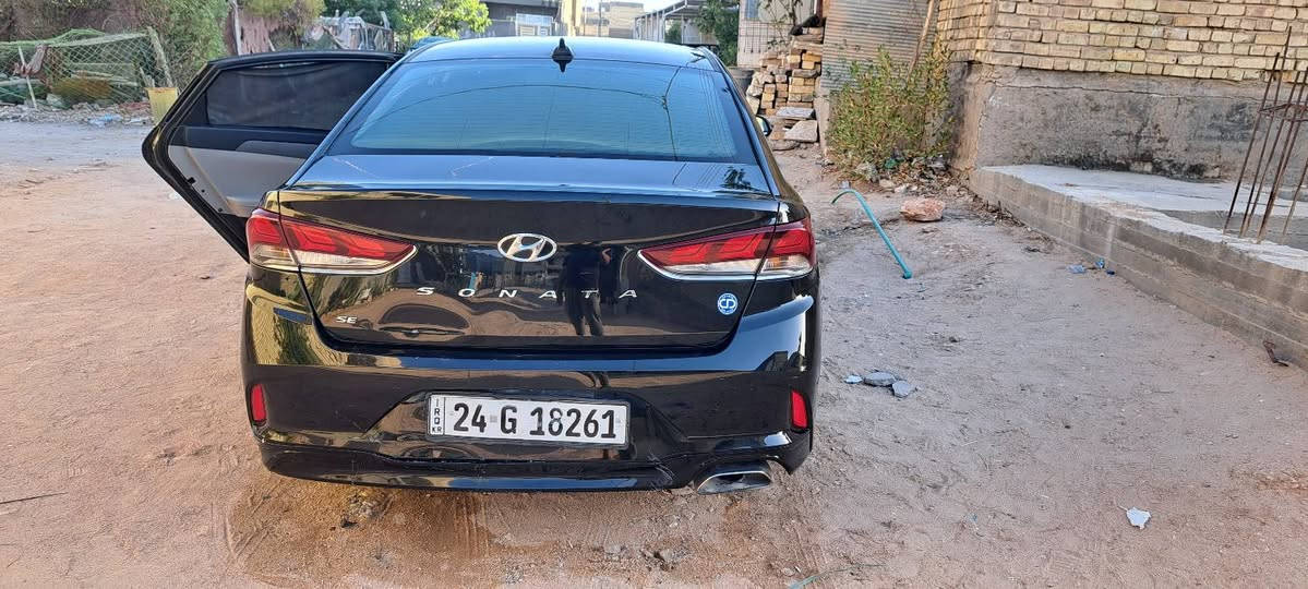 سوناتا .. موديل. 2018 .. SE ..... 
محرك 2400 ...GDI 
ثلاث انظمة قيادة (Sport -Normal - Eco ) 
تحكم جهتين 
مثبت سرعه (Cruise) 
شاشة كبيره 
رادار خلفي+ جانبي 
منظومة انارة زينون
محرك أو كير او  حداديه كله مكفول  
السعر ب 130 أو بيه مجال 
العنوان نجف حي النداء  
الاستفسار اكثر اتصل ***********
