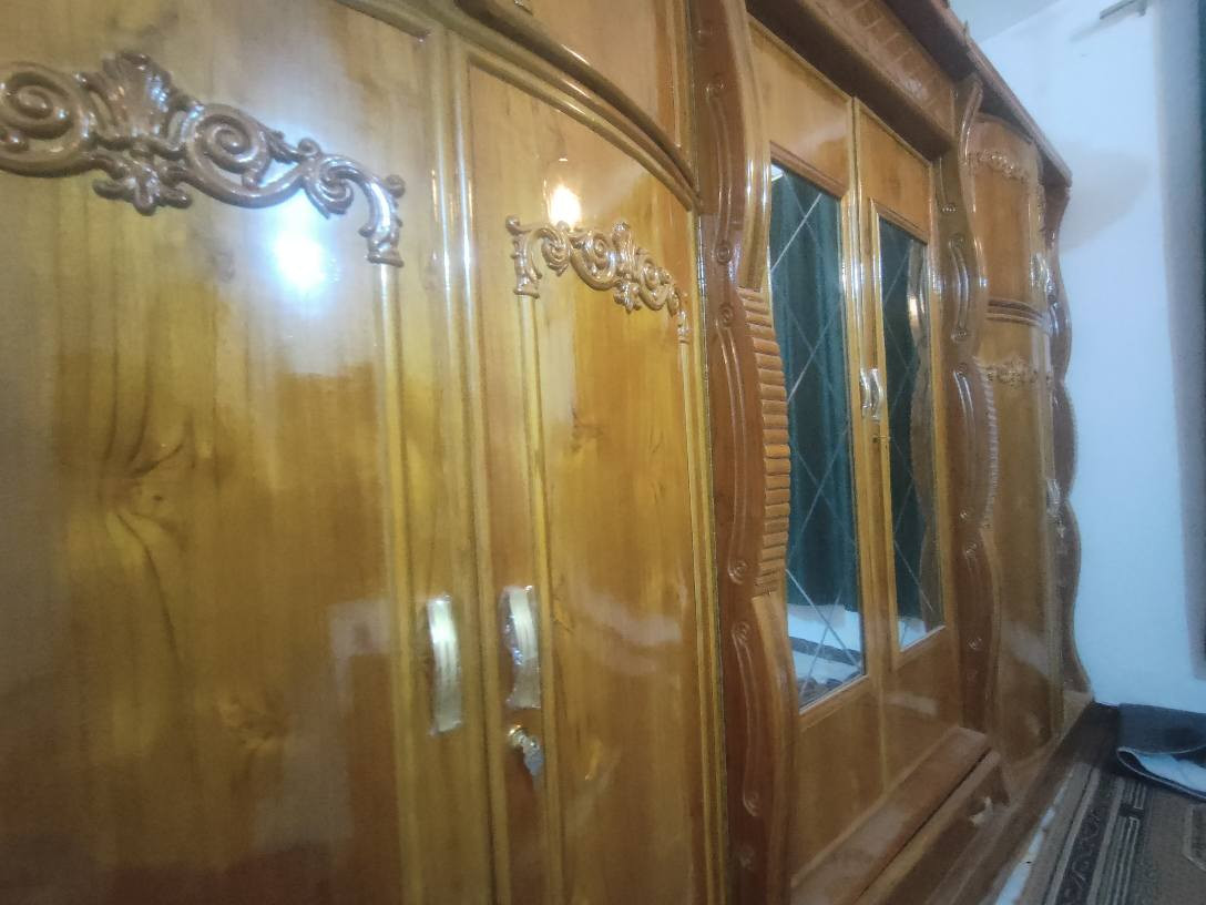 غرفة نوم اخشاب تسگام ٦ ابواب طابقين للبيع جديدة مكاني كربلاء حي العامل من يرغب التوصل خاص او اتصال او واتساب *********** /*********** 🤍💜 كربلاء, العراق
