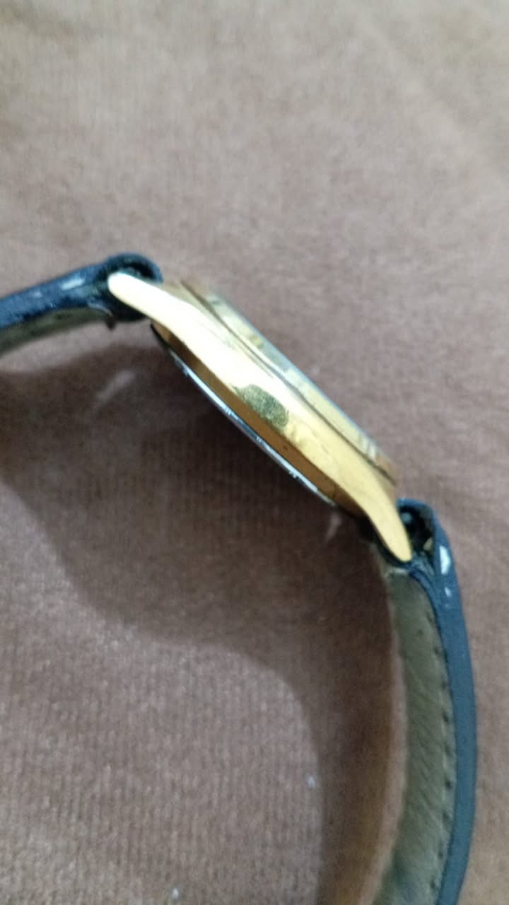 السلام عليكم 
بعد أذن القائمين على الاداره 
ساعه ماركه سايكو ياباني إنتاج قديم 
بطاريه القطر ٣٧ ملم 
ارقام واميال لامينوس 
منفذ شهري أسبوعي 
نظافه ممتازه 
سير جلد مستبدل 
السعر ٨٠ الف 
توصيل جميع محافظات العراق 
للتواصل ماسنجر 
وات ساب ***********
