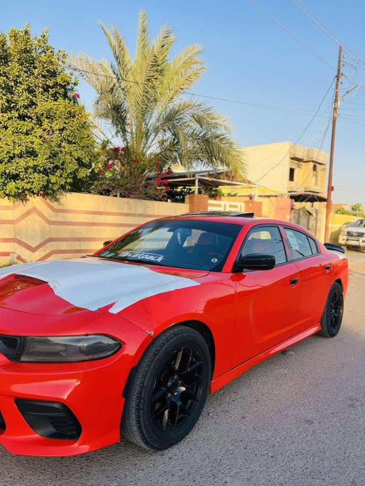 Dodge Charge        على بركه الله جارجر موديل اصل16  اصل
السعر140 مجال كلش بسيط  سياره مال جناي 
استفسار  على الرقم  ممتواجد ع النت اكرر ممتواجد ع نت  علماً  سياره  تغير لون 
***********
     

المحرك: 3.6 لتر Pentastar V6
* القوة: 292 حصان
* العزم: 353 نيوتن.متر (260 lb-ft)
* نوع الوقود: بنزين عادي (Regular).   

    أوتوماتيك 8 سرعات
* نظام تبديل يدوي AutoStick.   

صرفية الوقود

* داخل المدينة: حوالي 19 MPG (حوالي 8 كم/لتر).
* على الخط السريع: 31 MPG (حوالي 13 كم/لتر).
* المعدل العام: 23 MPG (حوالي 9.8 كم/لتر).   

    جنوط ألمنيوم.
* شاشة لمس Uconnect.
* بلوتوث.
* كاميرا خلفية.
* مثبت سرعة.
* تشغيل بدون مفتاح (Keyless Enter-N-Go).
* تشغيل المحرك بزر (Push Start).
* مكيف أوتوماتيك ثنائي المناطق

أنظمة الأمان

* 6 وسائد هوائية.
* نظام مانع الانغلاق (ABS).
* نظام الثبات الإلكتروني (ESC).

