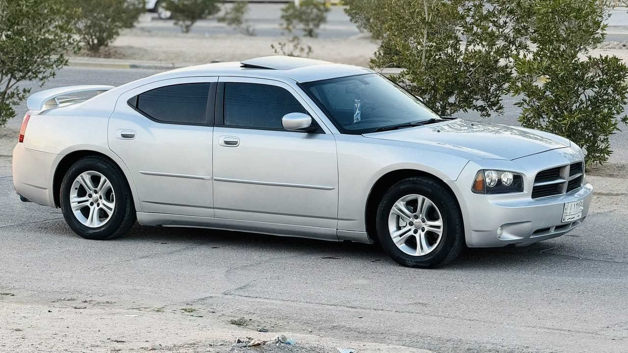 سلام عليكم 
جارجر 2010 فول مواصفات 1/1  فتحه 
6سلندر 3500 
السعر 114$ 
وارد أمريكي حادثه جاملغ امامي فقط وبعض الاماكن رش تجميل بدون ضربه مكينه وكير وحداده تخم تاير جاهزه اي نقص مابيه رقم بغداد مشروع وطني سنويه 2029 تحويل مباشر داخل جلد لونين مثبت سرعه سياره جديده عنواني البصره الاستفسار ***********
