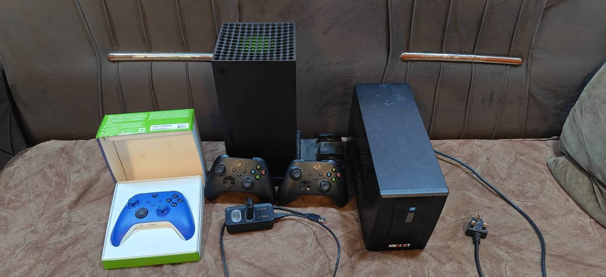 للبيع إكس بوكس سيريس إكس بالكارتون
مستعمل نظيف جدا  بدون تصليح
 مع 3 يدات اصليه 
مع يو بي إس 1500
مع أربع بطاريات مع جهاز شاحن بطاريات
مكاني بغداد الزعفرانية ***********
السعر  750 الف
