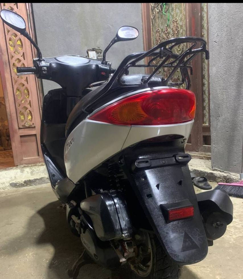 السلام عليكم دراجه اكزز تريت يوماها ياباني اصلي نوزل خطين سرعه 140 نضيفه الدراجه مثل ماموضحه بصوره  مكان بكربلاء
رقم الهاتف *********** وتساب
