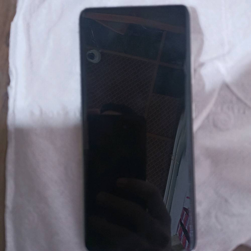 الترا  21sاوربي جديد بالباكيت مع شاحنة وسماعة ذاكرة 128 نظافة 100/100 دبل سيم كارت 