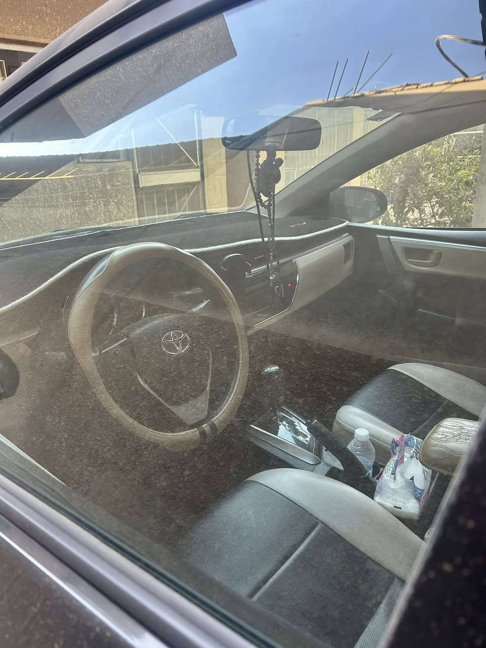 للبيع كورولا خليجي 2015 ماشيه 120 الف ومكفوله الصبغ والمحرك والگير وحجم المحرك 2000  
السعر 145$ 
للتواصل ***********
