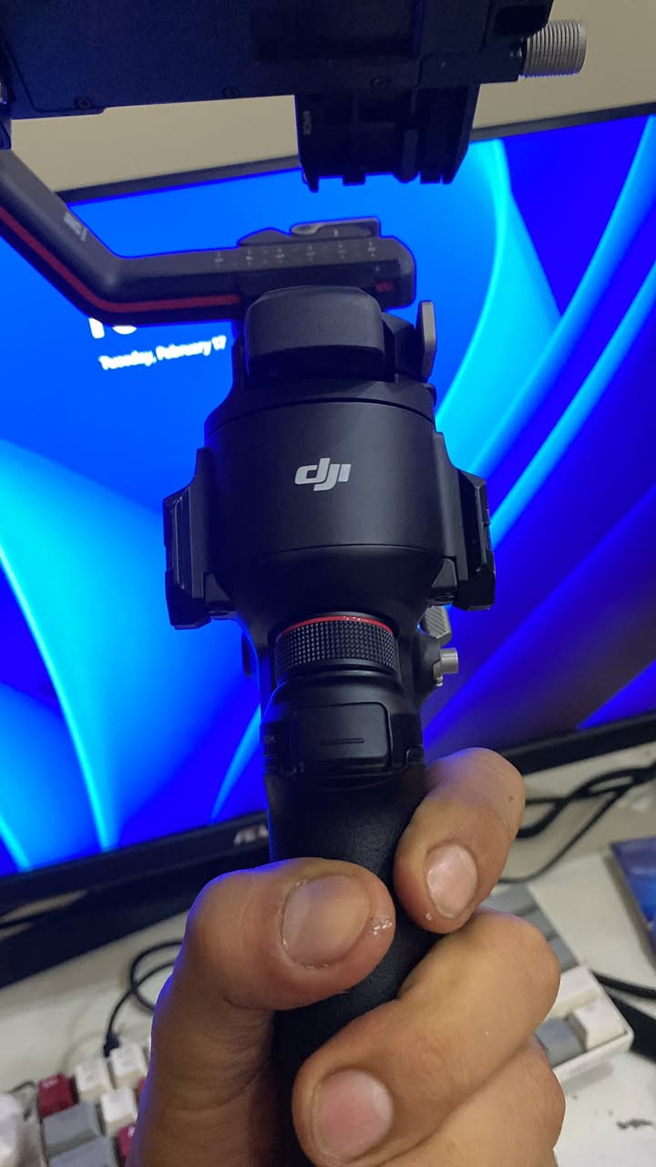 رونن للبيع rs3
رونن مستخدم خمس مرات بس 
يجي ويا سيفتي بوكس 
وذراع عدد 1 
مكاني بغداد 
***********
الرونن نظيف 99‎%‎
