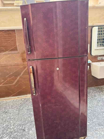 السلام عليكم ثلاجه نظيفه للبيع شرط التبريد السعر 250 مكاني ناصريه مركز ***********
