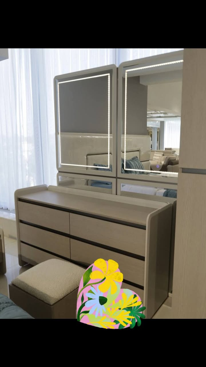 سلام عليكم عندي غرفه جديده وممستخدمه ابد للبيع بسبب مساحه الغرفه 
غرفة 385زاوية  
عرض السرير مع الكومديات 330سم
طول السرير 270سم مع الشازلون 
عرض ميز تواليت 175سم
طول الكنتور الزاوية 250*250سم يتكون من 5قطع  
عمق الكنتور 60سم 
ارتفاع الكنتور 230سم 
عرض الدرور 75سم 
السعر / 3000000 ثلاث ملاين
الشراي فقط يدخل خاص


**إذا كنت صاحب هذا الإعلان وتريد حذفه لأي سبب، رجاءا أرسل رسالة إلى الدعم الفني**