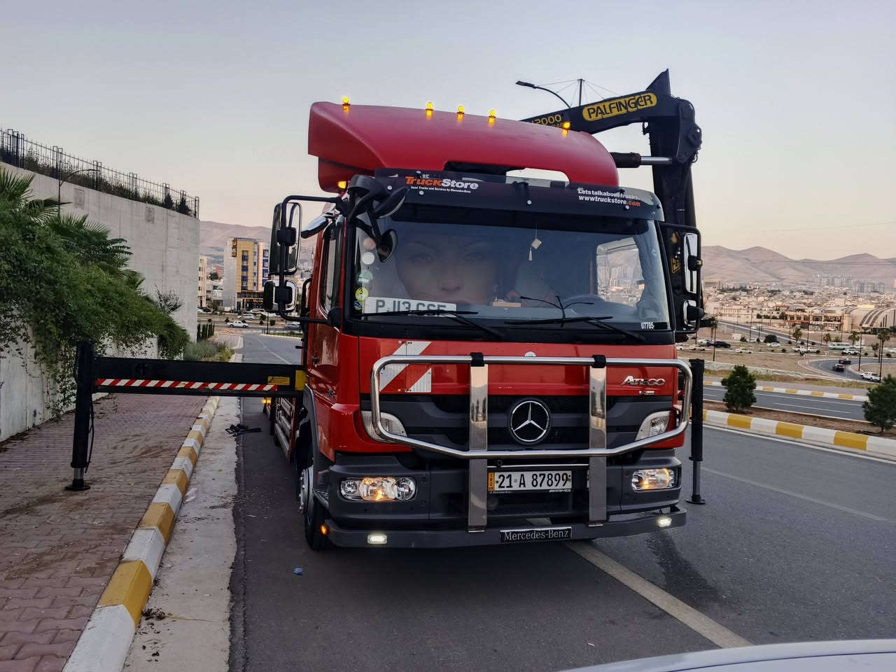 السلام عليكم ورحمة الله وبركاته 🌹
✨ للبيع: اتيكو كرين فلات ما شاء الله ✨
🚛 الموديل: 2005
🔹 الحجم: 818 / 6 برغي / 4 سلندر
المواصفات: ✅ تبريد بلادي
✅ هاف
✅ ستوب كهرباء
✅ جامات كهربائية
✅ هزّو سعودي
✅ تايرات خلفية جوبلس وأمامية سبرينك
🏗 الكرين: عكاف نوعية Bavinger أوروبي، بحالة جديدة جداً
✔️ حمولة 4 طن
✔️ عدد 2 سلايد
✨ ما شاء الله، السيارة نظيفة جداً وممشاها 400,000 كم فقط.
📏 طول البودي: 6.20 متر
🚪 مجهزة بباب دفترية وجَكَة.
السيارة كما موضحة في الصور، ولا تحتاج إلى أي مصروف، سيارة عمل جاهزة ومقتصدة في الاستهلاك، تحتاج فقط إلى سائق وعمل.
✅ الماكينة
✅ الكير
✅ الأكسل
✅ الشاصي
✅ القمر
✅ البوية
كلها مكفولة بشرط الفحص لدى أي ورشة صناعية.
📍 العنوان: السليمانية – مركز المدينة – بضبط  سەرچنار
🤝 اخوکم شابازي كرێن Shabaz Kren
📞 للاستفسار والمعلومات: ***********
🌹 الله يبارك للمشتري ويعوض على البائع بالخير إن شاء الله.
