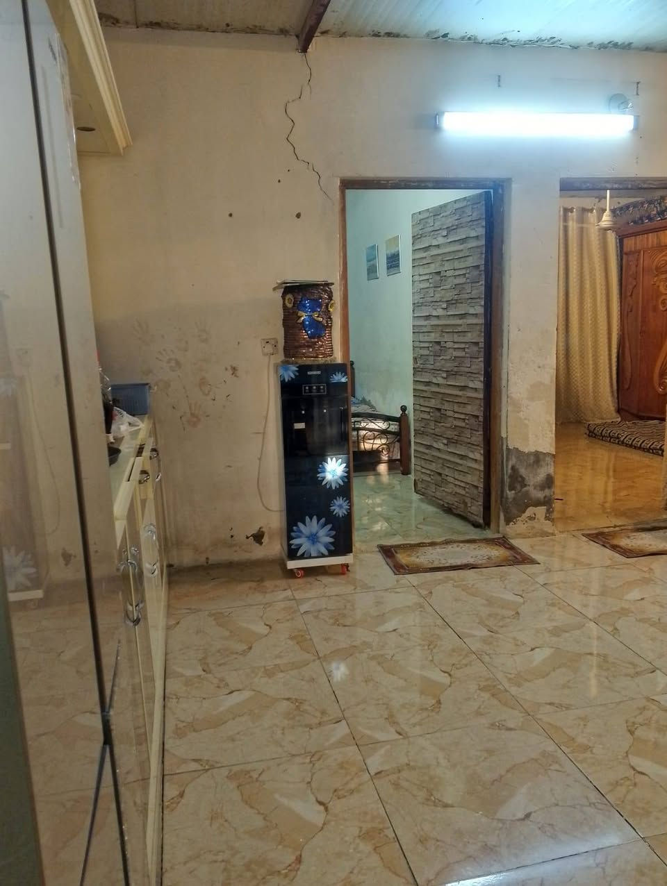 بيت اللبيع تجاور الغزاليه شارع المشجر بظهر المصوصف السعر ٢٥ بيت نظيف وهاي الأغراض هم اللبيع هذه الرقم ***********
