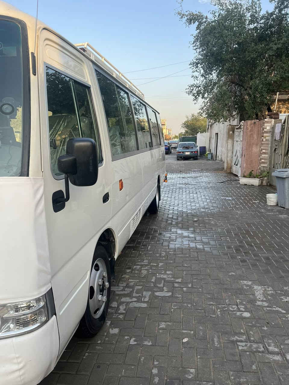 سلام عليكم كوستر ناصيه موديل ٢٠١٤ للبيع مكينه كير حداديه خير من الله بيها بالجنطه صبغ ولوزرات قطع صبغ وره تاير الخلفي مال كويت سياره تدفئه وتبريد رقم سليمانيه وبأسمي سياره تحويل قبل ١٠ ايام حولتها بأسمي السعر ٢٧٥ الاستفسار الاتصال على هذا رقم ***********والي مو شراي لا يتصل واني بالخدمه
