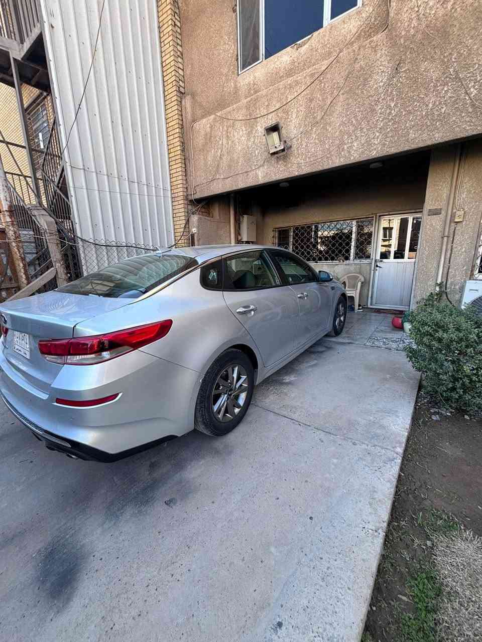 السلام عليكم كيا أوبتما موديل 2020 وراد امريكي حادثهه خلفي بسيط  وبيهه بعض الملاحظات البسيطه بالبدي موضح بفحص السونار گير ومحرك مگفول ماشيه38 الف مايل السياره استخدامهه كلش نظيف ومرفق وياهه صور الحادث وايضا فحص سونار المتدلاوي حجم المحرك 2400 jdi السعر 13500 $ وبيهه مجال بسيط حگ الجيه مكان السياره بغداد للاستعلام الاتصال ***********
