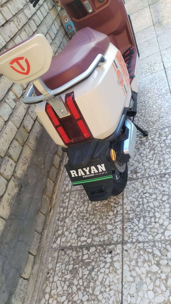 سلام عليكم دراجة شحن استعمال قليل مكفولة حتة من الشخط موصفان معروفة من شركة فوجي جديدة لوك سعر مليون وخمسين مكان بغداد الجديدة *********** او مراوس صاعقة ريان
