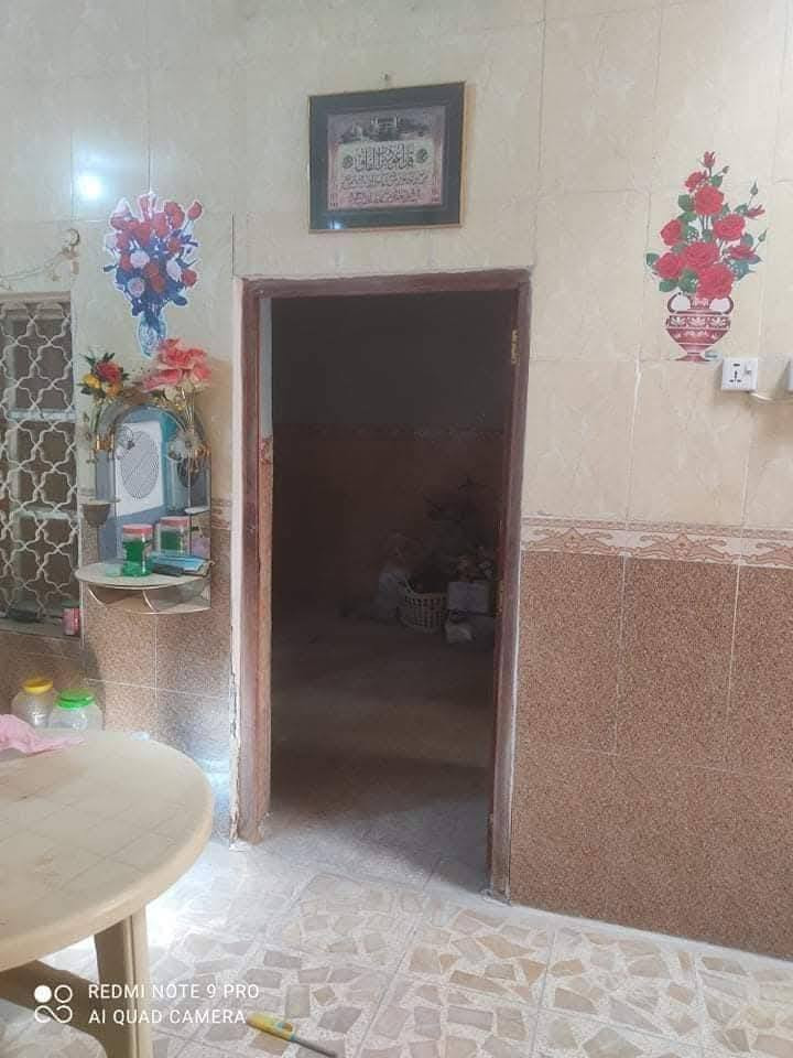 السلام عليكم يتوفر بيت للإيجار في منطقة السراي
مساحة 100م يحتوي على غرفة نوم عدد2. استقبال عدد 1 صالة مع مطبخ وحمام وصحيات منفصلة ومخزن صغير في السطح الاتصال على الرقم فقط  عدم مراسلة الصفحة  ***********
