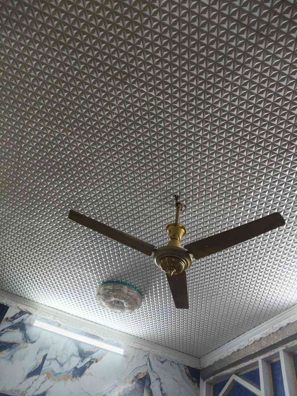 بيت لبيع خلفي قاطين مساحة 100 مكان ناصريه  بحي الفدء بشرع المدارس يم مدرسه صينيه سعر 75وبي مجال متواجد واتساب ***********5
