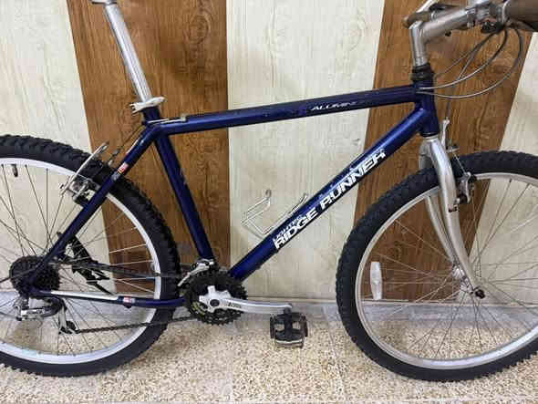 دراجة هوائية شريكة MIYATA ياباني 🇯🇵 

قياس 26 جبلي 

المعدن ألمنيوم 

قياس الفريم M مديم 47cm

المكينة 3/7

السستم شيمانو

الصينية شيمانو ALTUS 

عقرب خلفي شيمانو اسيرا 

السعر 110 الف دينار 

عنوان المحل موصل أيمن تقاطع شارع كنيسة الساعة🚴‍♂️🚴

يوجد توصيل 🚚 كافة محافظات العراق 🇮🇶 

☎️***********
