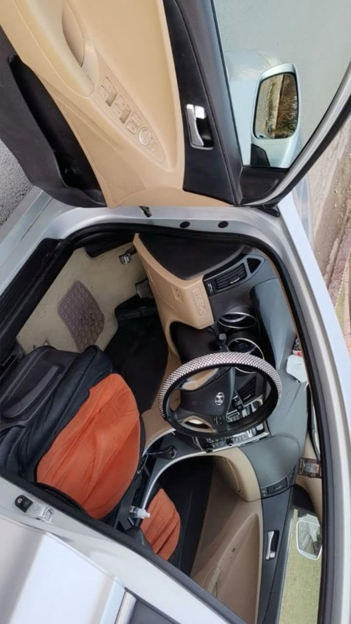 سوناتا  موديل ٢٠١١ خليجي محرك ٢٤٠٠
مكفوله من صبغ مكان سياره حي الجامعه السعر ١٠٥ 
***********
