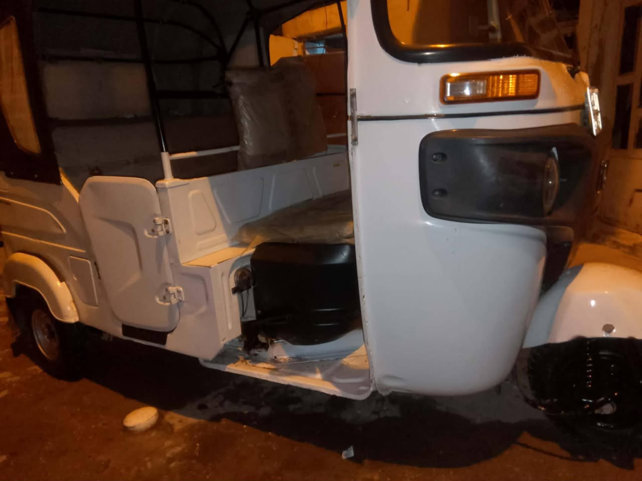 سلام عليكم تكتك للبيع 22 الوجبه الوله رقم وسنوية تحويل ثاني يوم تكتك خت جديده السعر 7ونص شراي يتصل *********** مكاني حي اور
