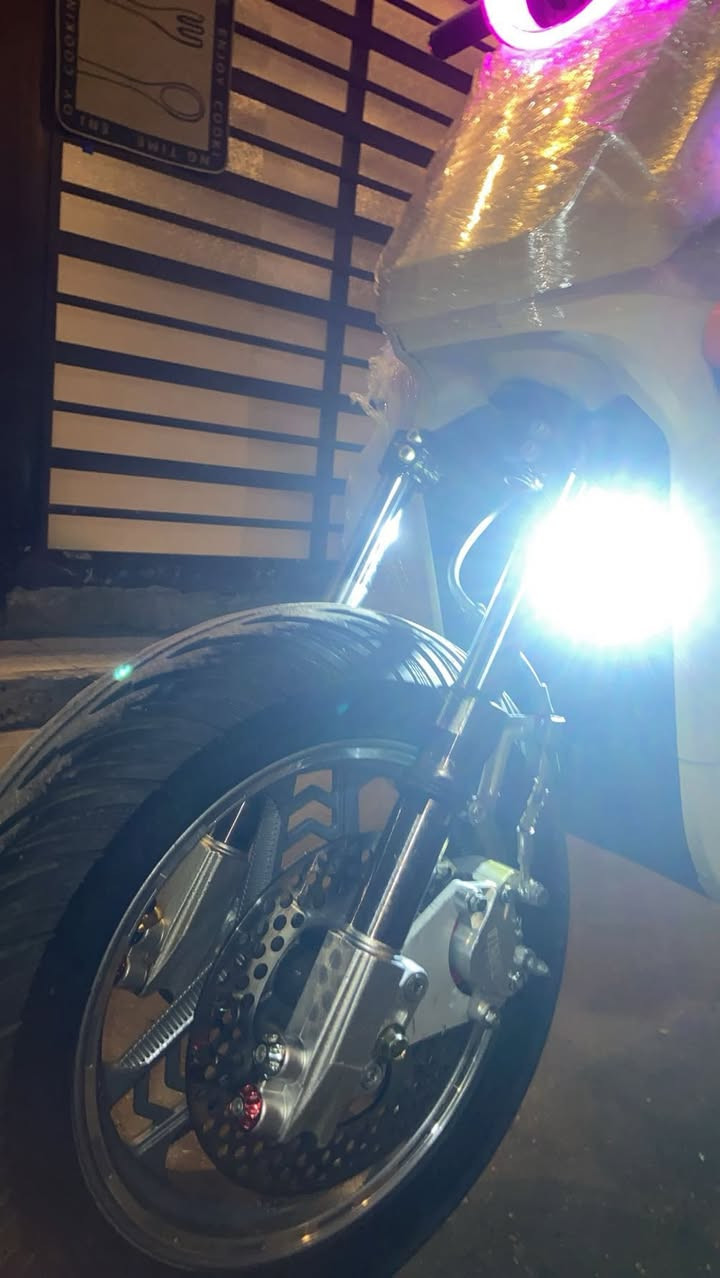 دراجه شحن F1
2025
5 باتري محوره الى 6 باتري 
بطاريات بلاد
نضام رجوع الى الخلف )R(
عمبار رياضي جوكر 
دسك بريك 
دبلات امامي وخلفي غاز 
ملف 3000 واط حقيقي نحاس 
كفرات كاربون فايبر رياضي امامي وخلفي 
تجي نضام مدخل usp للشحن  
دروع علا الجوانب 
ستيرن باتمان تحكم 360 درجه  
اربع سرع 1-100
2-115
3-125
4-136

تاير حجم 120/70عله 12

يجي بيها نضام بلوتوث 

وتحكم عبر ال شاشه 

وتكون الشاشه ديجتال وتبين اي عطل 

لايت زينون عالي 

و انارات محاطه بال دراجه

وسعرها 775 وبيها مجال 

للاستفسار : 
***********
