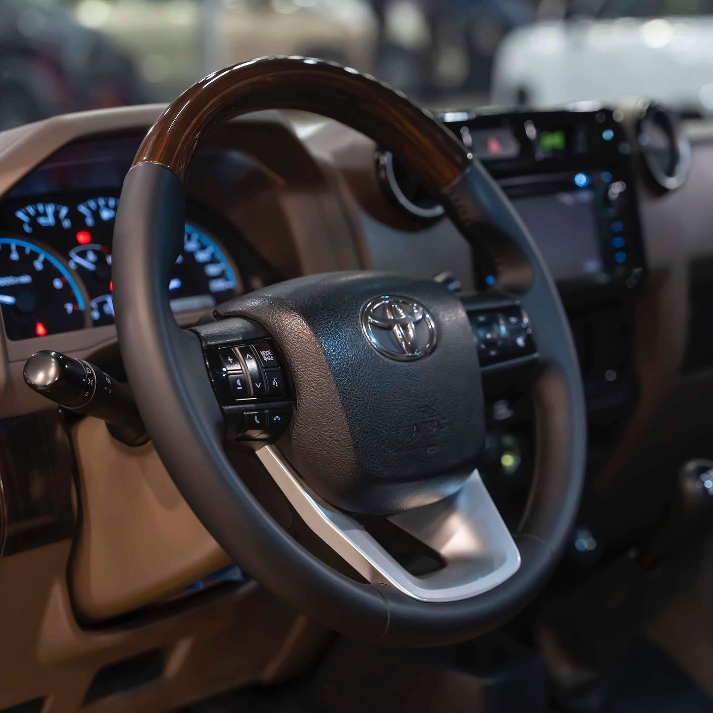 ‏Mansur cars 
عربي / كردى 
.  
النوع : TOYOTA 
الموديل :  LX 
سنة  الصنع :  2016
المحرك :  V6
ناقل الحركة :  MANUAL
نوع الوقود :  بنزين
الحالة :    خليجي 
عدد الأميال  : 100,000 كم
‏#MANSUR_CARS_ERBIL_F1    
:::::::::::::::::::::::::::::::::::: 
درووستکراوی :-TOYOTA 
مۆدێل :  LX
ساڵ :2016
بزوێنەر : V6
بگۆری بزوێنه‌ر :  MANUAL 
سوتەمەنی :  بنزين
دۆخ : خليجي
ماوەی رۆشتوو :100,000 كم
‏ ‏#MANSUR_CARS_ERBIL_F1 
:::::::::::::::::::::::::::::::::::: 
‏‎‏‎🗺️ العنوان: ERBIL- 40m STREET 
‏ / MANSUR CARS
‏‎‏‎📱 للاستفسار يسعدنا تواصلكم معنا على الأرقام التالية
‏‎‏‎📱بۆ زانیاریی زیاتر خۆشحال دەبین بە پەیوەندیتان بە ژمارەکانی
 
***********
***********
