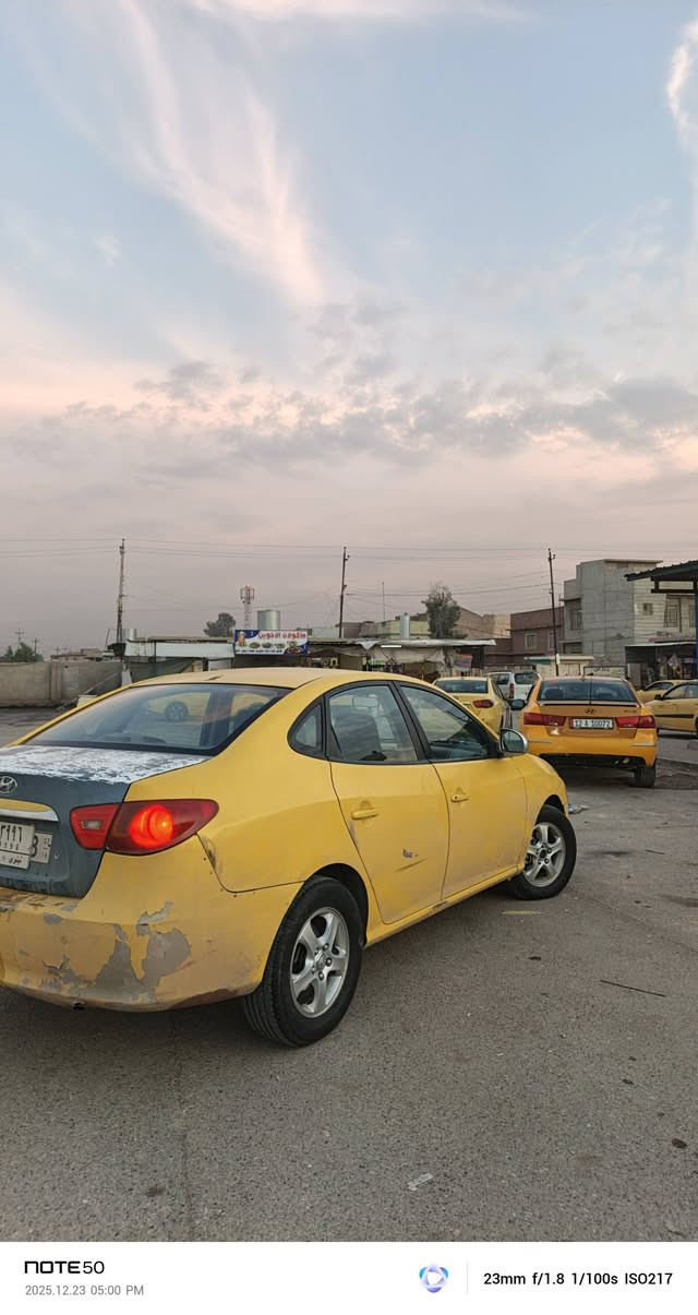 اسلام وعليكم
الانترا 2011 
الضرر طخه بل صندوق بدون دواخل + تلقيطات تكسي 
كاربون بانزين 
رقم نينوى والسياره بأسمي 
السعر 105 
مكان السياره زمار 

***********
