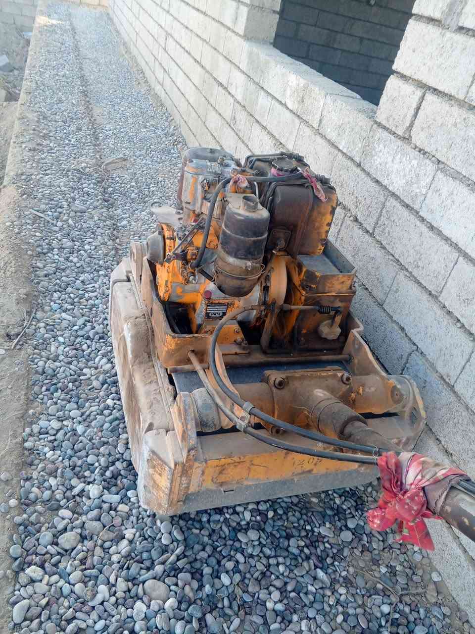 السلام عليكم 
يوجد حادله الوزن 1طن 
لحدل البيوت أرصفة حدائق قاعات أساس 
للاتصال على الرقم 
***********
