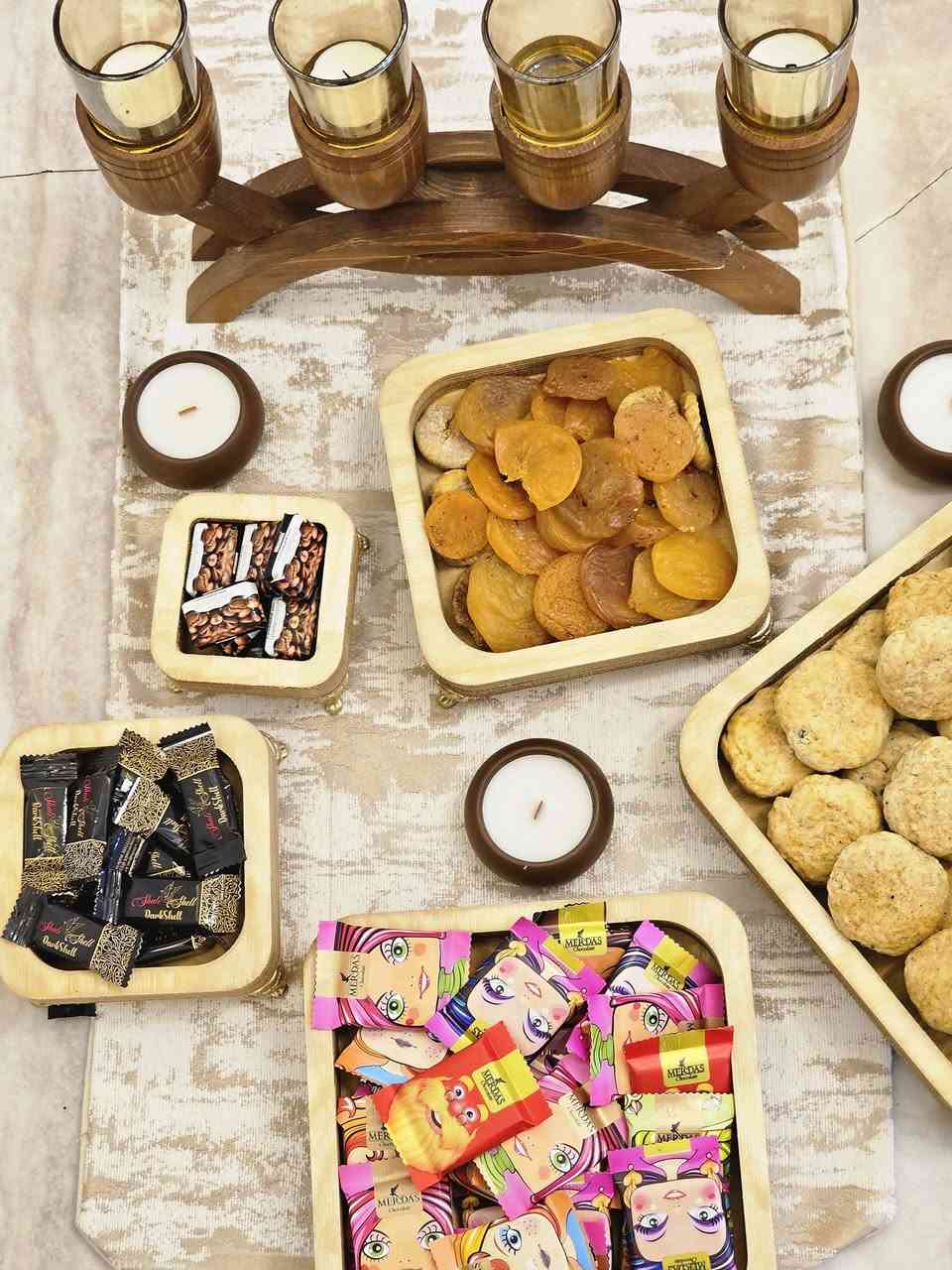 مقدمه خشب متكونه من ٥ قطع 
السعر 15,000 الف 
الديوانيه حي المعلمين مقابل مطعم بيت القيمه 
متوفر خدمه توصيل الى جميع محافظات العراق


**إذا كنت صاحب هذا الإعلان وتريد حذفه لأي سبب، رجاءا أرسل رسالة إلى الدعم الفني**