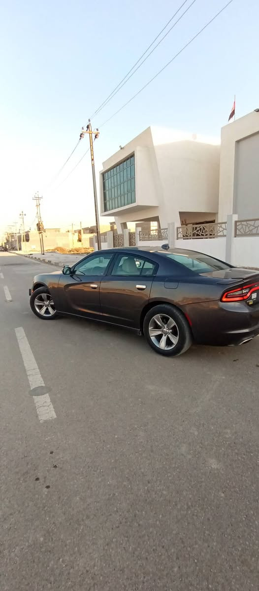 السلام عليكم جارجر موديل 2016 رقم بغداد وارد امريكي قطعتين جاملغ خلفي وباب بدون دواخل وبدون ارباك وبيه مكانين رش مقدار شبر مكينه 3600مكفوله كير مكفول حداديه امامي خلفي جديده سياره مال بيت ما بيه نقص جاهزه ومواصفاته معروفه مكاني واسط عزيزيه السعر 165وبيه حق الجيه ***********
