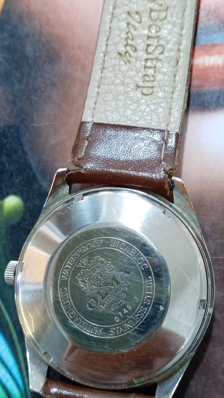 السلام عليكم
بعد أذن القائمين على الاداره 
ساعه ماركه( OLMA ) اولما
فنتج اوتماتك 
منفذ شهري 
قطر ٣٧ ملم 
نضافه جيده جدا سير جلد غير معلم
دكمه معلمه 
السعر  ١٥٠ الف 
توصيل جميع محافظات العراق 
تواصل ماسنجر أو وات ساب
***********
