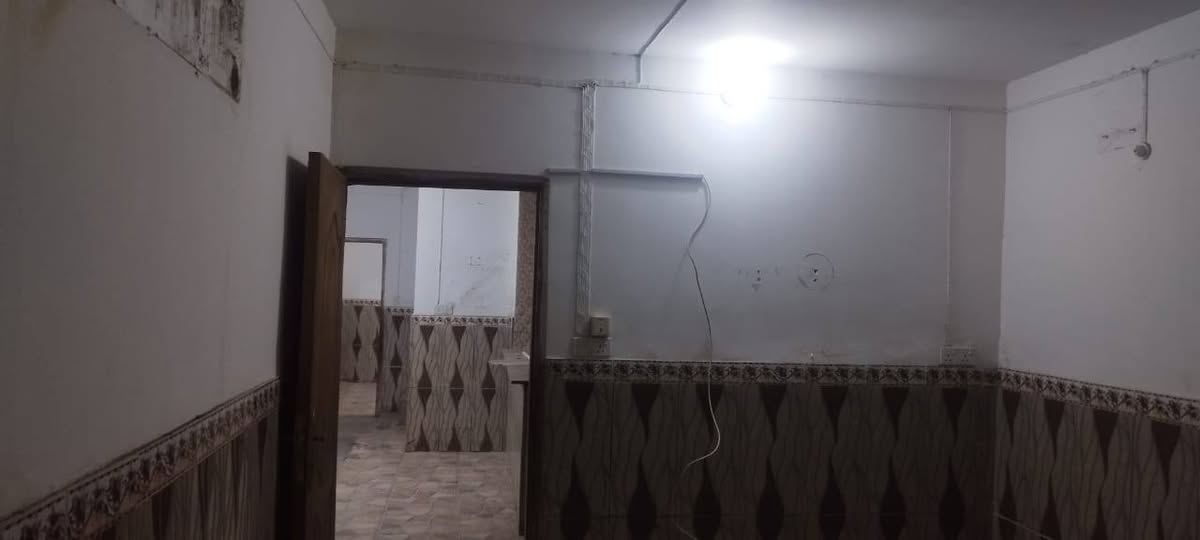 بيت ايجار حي العسكري كف شارع سبيس  يم سوك الايجاره 250 الف 
مساحه 100متر غرفه صاله ستقبال مطبخ***********
