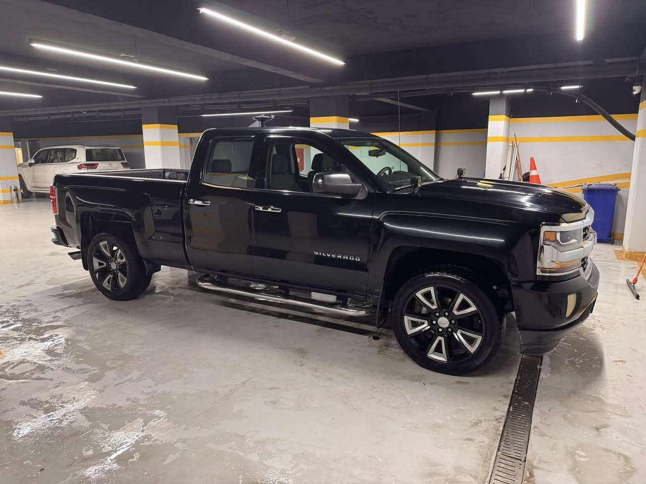 ( بيع او مراوس حسب الرغبه)
سلفرادو  2017.  وارد أمريكي  جاملغ امامي صفحه السايق وايرباك استيرن  فقط  باسمي  رقم بغداد 
ماشيه 165 الف 
مواصفات.  LT
اللون. اسود 
تحكم استيرن 
كير و محرك وتبريد  بلادي سياره استخدام شخصي
ويل 22
السعر 20 الف $  مكاني بغداد 
واتساب فقط. ***********
