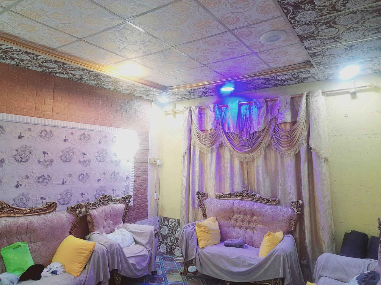 بيت تجاوز للبيع
1- المساحة 250 متر
2-غرفتين وصالات اثنين ومطبخ وصحيات
3-ساحة امامية 80 متر ساحة خلفية 50 متر
4- مكان مخصص لبناء غرفة + مكان لبناء استقبال
5- السقف سندويج بنل
6- جاهز من كلشي كهرباء خطين ماي خطين
7-تانكي وسخان ومغسله وماطور ماي
8 - التضحية نهاية شارع العلوة 
9-عرض الشارع 60 متر قريب عالتبليط
10- السعر 15 مليون  
***********
