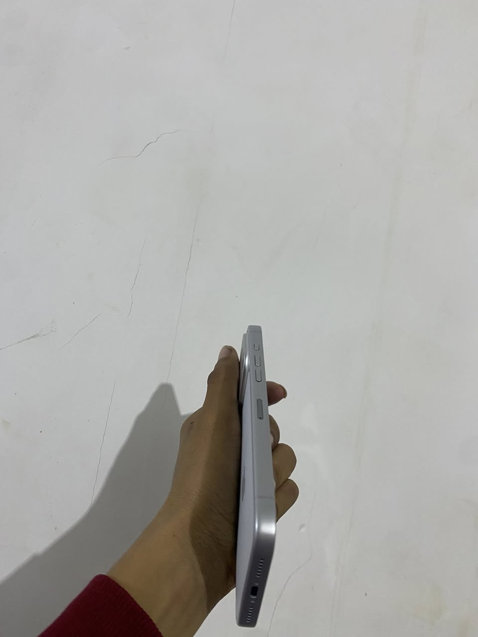 سلام عليكم.
ايفون 17برو ماكس أمارتي شرط طبق الأصل. 
ذاكرته واحد تيرا. 
بطاريته 100. 
دبل خط. 
كاميراته حلوه وكله شغال. 
سعره 125الف فقط. 
م سامراء 
***********
