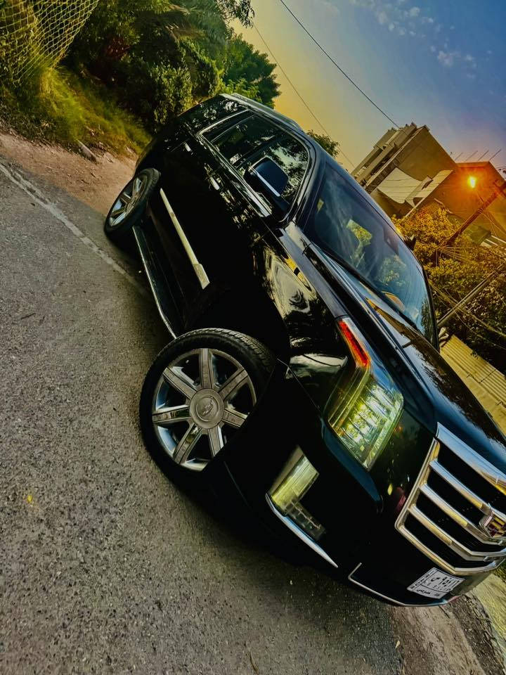 سلام عليكم كاديلاك اسكاليد ٢٠١٨ بأسمي مواصفاتluxury تقرير غرق سياره شغالة بدون نقص برغي ماشية ٧٨ كيلو متر مو ميل السيارة بدون قطرة صبغ عدى بيها بارد بلجاملغ الخلفي عكس السائق السعر ٣٧٠ ورقة وبيها مجال مكاني بغداد حي تونس افاق عربية رقمي ***********
