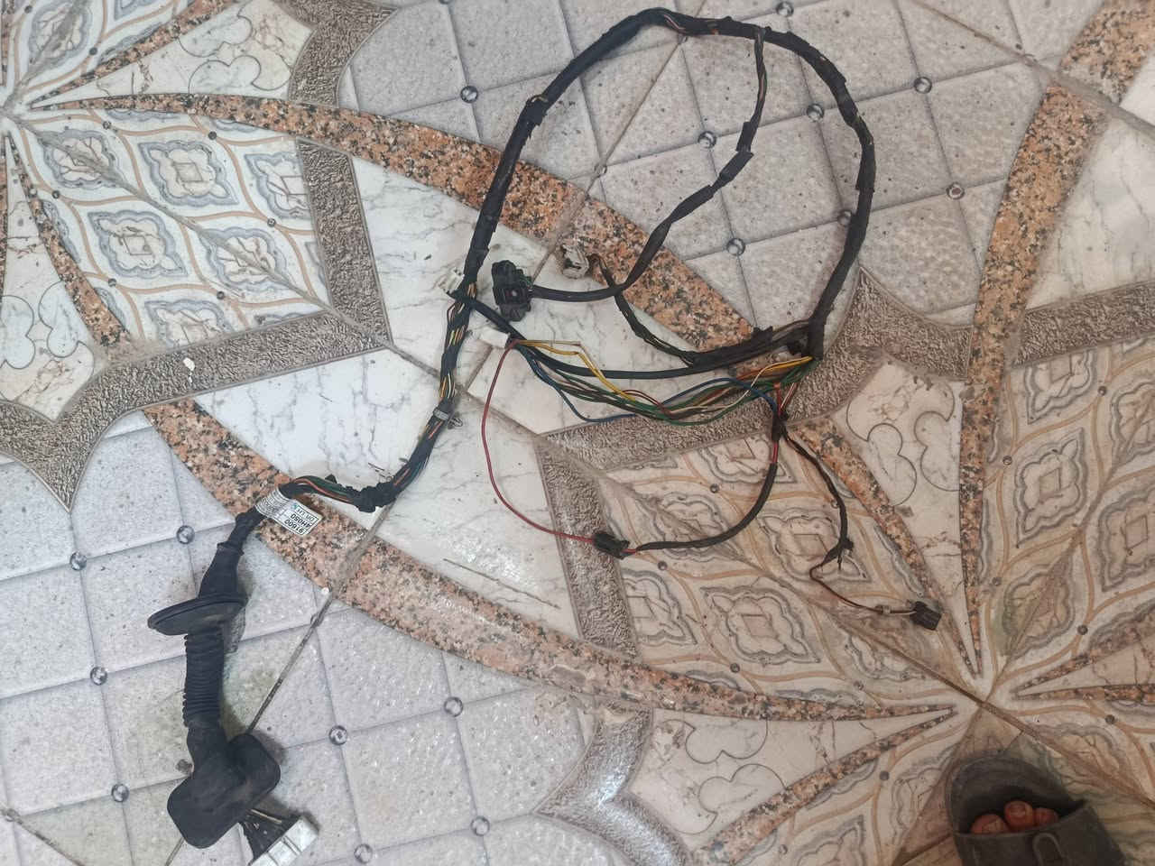 السلام عليكم غراض ستاركس بطاين باب امامي وباب سلايت قفال بيبان امامي باب اسود سايق
نضيف جدا ضفيرة باب سايق ماطور جامه سايق وكلمن وسعره خابر ودلل *********** اتصال فقط واتس اب ماعندي
