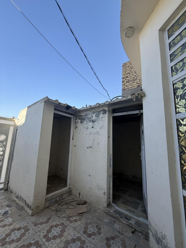 🏡دار  للأيجار 🏡.
المساحه : 100 متر 

📍موقع الدار :: ابي غرق حي الحسين قرب شارع بزل حجي علي 

🚫الطابق الاول : صاله / مطبخ / هول / غرفه / صحيات داخليه وخارجيه 

🚫الطابق الثاني : غرفه عدد 2 / صحيات 

————————————————-
للاستفسار مراسلة الصفحه 
او الاتصال على الارقام 
 0️⃣7️⃣7️⃣2️⃣6️⃣9️⃣9️⃣8️⃣2️⃣9️⃣2️⃣
                   سيد محمد الحلو 
 0️⃣7️⃣8️⃣1️⃣0️⃣8️⃣4️⃣8️⃣3️⃣0️⃣3️⃣
———————————————— 
                
                     القلم للعقار
📍 عنوان المكتب - ابي غرق - حي الحسين - قرب مشروع الماء
