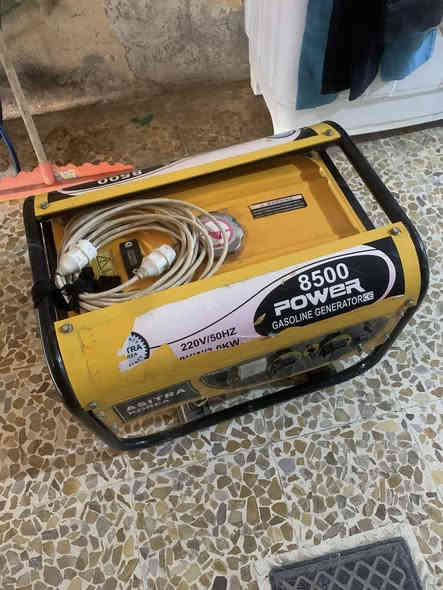 مولدة جداً نظيفة للبيع السعر  140 بيها مجال للتواصل واتساب ***********
