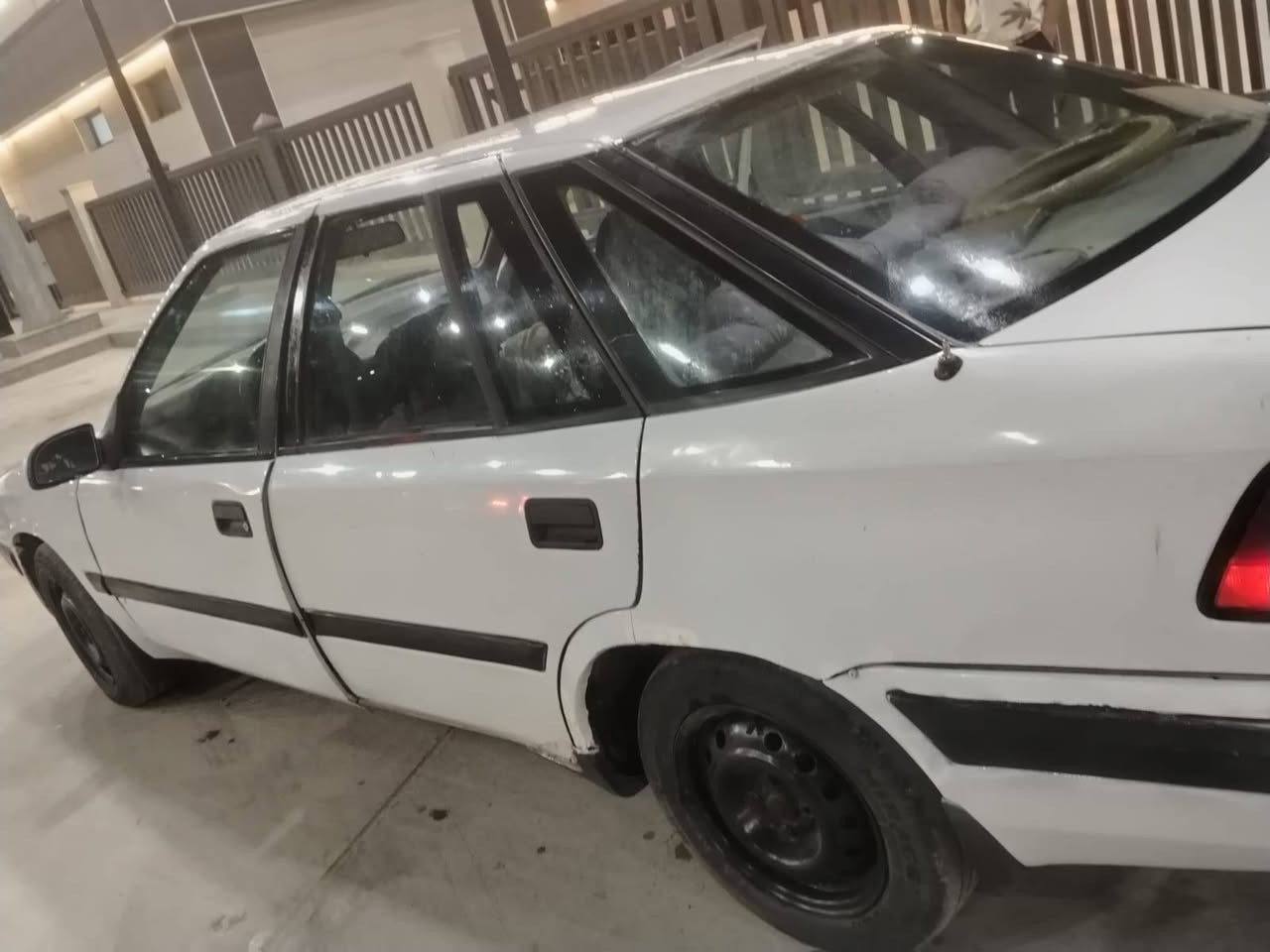 السلام عليكم دايو للبيع موديل 1994رقم بغداد كير ومحرك خير من الله سعر 25وبيها مجال رقم هاتف ***********
