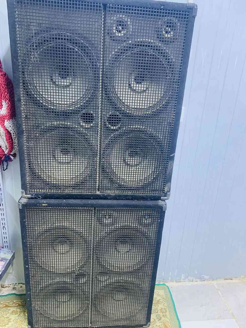 جهاز كامل مع ملحقاتة وايرات ستاندات جهاز نضيف كلش سماعات ما ملفوف ستندر تواصل ***********
