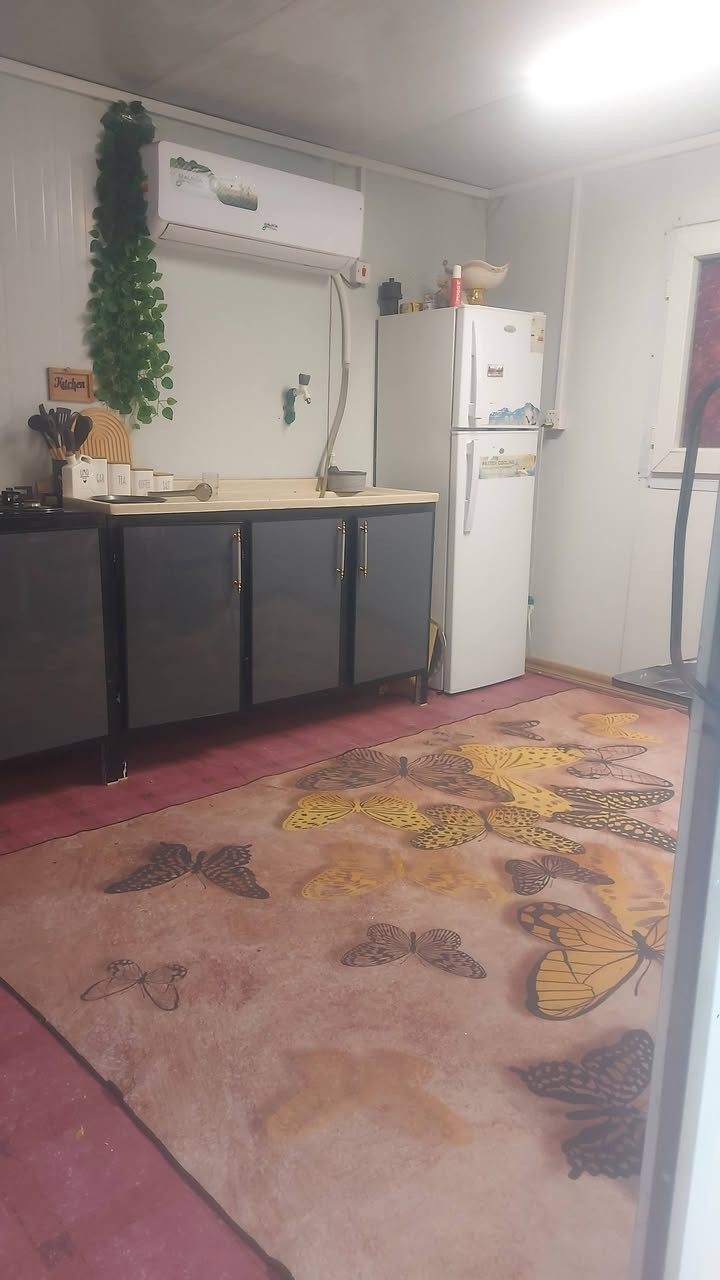 السلام عليكم ثلاجه حجم وسط وسنك متر ونص مرمر استعمال قليل للبيع اسعار مناسبه البصره القبله 
***********
