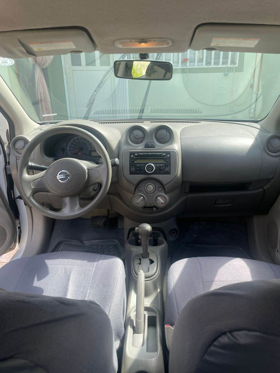 نیسان سەنی لاکشمیبای ٢٠١٤ 
گێڕ تۆماتیک، ٢ جام کارەبایی، یەدە نیکل، گەعیە جلد،تاخم کوشین نوێ، پێشی کامل گۆڕاوە کراوە بە شکل نوێ، ٤ تایەی نوێی تازە بۆ بەستراوە،ڕونی گێڕ و مەکینەی تازە گۆڕدراوە ،٤ پارچەی هەیە، سەیارەکی زۆر توند و تۆڵە پێش و پشتی تازە تووندکراوەتەوە، گێڕ و مەکینە بەشەرت، هەزە و ژینگە و سەنەوی نوێیە تا ٢٠٣٠ بە ناوی خۆمە ، بەناوکردن و بڕانەوە و غرامە بەشەرت 
شوێن : هەولێر
***********
٨٠ وەرەقە و معاملە أربيل, العراق
