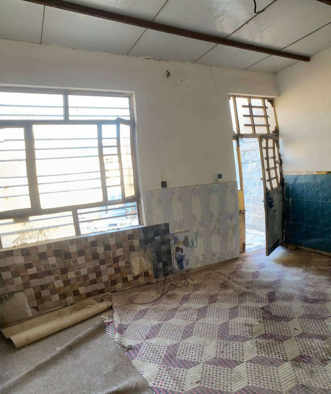 السلام عليكم بيت للبيع ١٠٠متر حي البساتين قريب ع شارع العام سكف سندويج ينباع بسعر كاع 30 وبي مجال للاستفسار الاتصال على الرقم ***********
