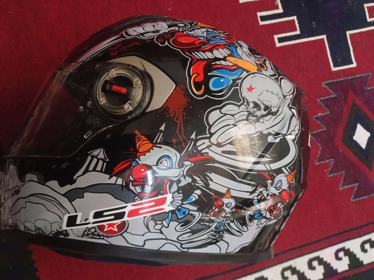 سلام عليكم خوذه اصليه سعر ٢٠٠ العنوان البياع ***********
