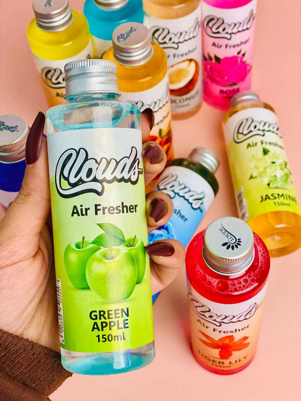 إذا تحبين المكان يفوح ريحة حلوة وتغيّر المود كله 💫
معطرات Clouds جت حتى تعيشين تجربة ريحة ما تنسى 🌸🍃
نكهات متنوعة ترضي كل الأذواق 🌈
تفاح أخضر 🍏 برتقال منعش 🍊 خوخ ناعم 🍑
ورد رومانسي 🌹 ياسمين راقي 🌼 ليلك جذاب 💜
ونسمة بحر ترد الروح 🌊💙

ريحة ثابتة تبقى بالساعات ⏳✨
قطرات بسيطة وتملأ المكان فخامة وانتعاش 😍
مناسبة للبيت 🏠، السيارة 🚗، المكتب 💼 وحتى المحلات 🛍️
تخلي الجو نظيف، رايق، ويفتح النفس 💖

سعر القطعة  9 الاف


**إذا كنت صاحب هذا الإعلان وتريد حذفه لأي سبب، رجاءا أرسل رسالة إلى الدعم الفني**