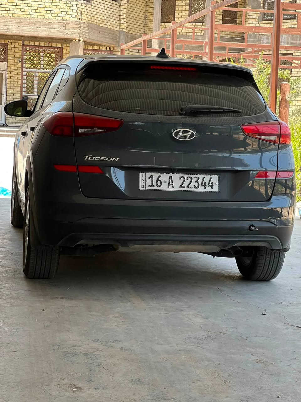 🚗 هيونداي توسان (وارد أمريكي) - للبيع

 الموديل: [2021]
 اللون : رمادي غامق (دلفيني)

الرقم واللوحة: (قادسية 16 A 22344) - هزة وفحص جديد.

الداخلية: مقصورة بيج ملكية، نظيفة جداً، مع تغليف كراسي بجلد بيج مطرز

شاشة لمس وسطية كبيرة، تدعم (Apple CarPlay / Android Auto)، مع كاميرا خلفية واضحة جداً للمساعدة في الاصطفاف.

 التحكم: ستيرنج مخمل (طارة) مع تحكم كامل بالصوت والمكالمات.

 أضوية أمامية هالوجين مع عدسات زنون، أضوية LED نهارية (Daytime Running Lights)، وكشافات ضباب.

 * الإطارات: ويل ميثال (جنوط ألمنيوم) بحجم 17 إنش، مع إطارات نظيفة تبديل تخم جديد قبل شهر

ماشية 60/ 
 * حجم المحرك 2.0

 * حالة الضرر بنيد وجاملغ وشويه صبغ بالباب كلير بدون معجون في أي مكان؟ هل تم إصلاحها؟]
 

📍 مكان الديوانية 
💰 السعر المطلوب ( 135 ورقة ) 
📞 للتواصل والاستفسار: [***********]

